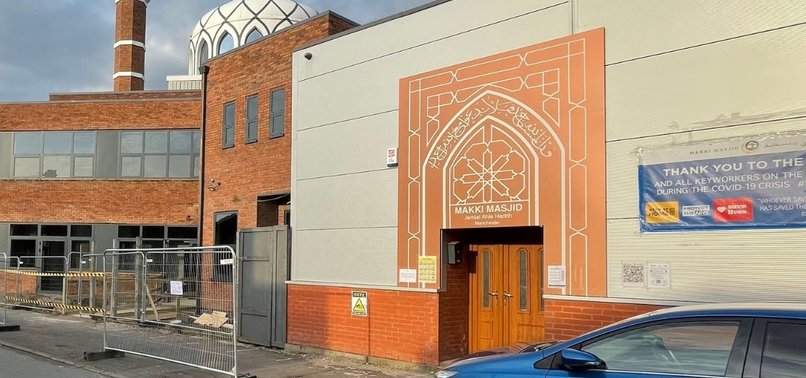 UK Mosque Opens Doors for Neighbours in Extreme Heatwave