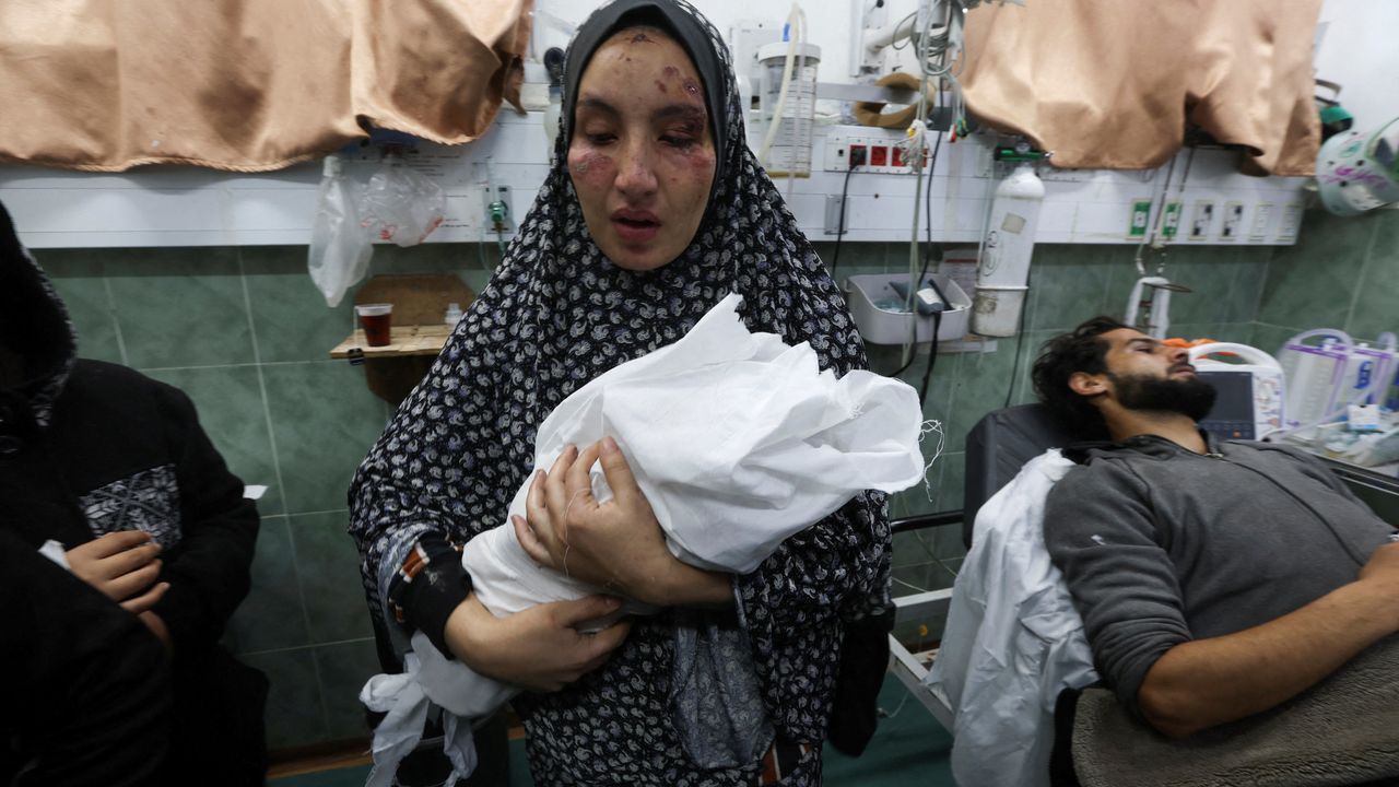 Women in Gaza Give Birth in Tents and Public Bathrooms